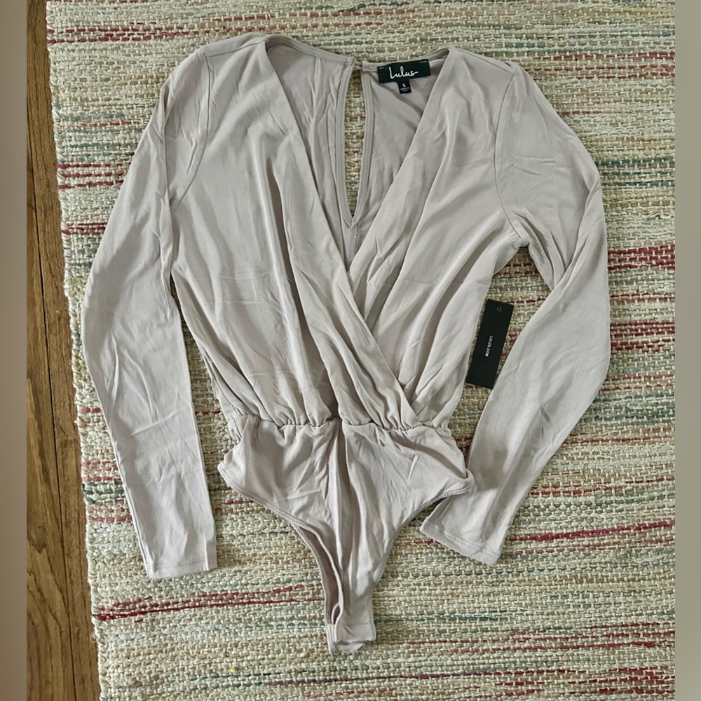 Never Worn Lulu's Women's Taupe Long Sleeve Bodysuit